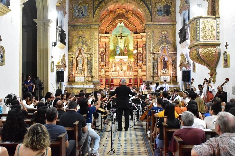 FEMUPE leva canto coral e orquestra sinfônica para o Convento de Penedo