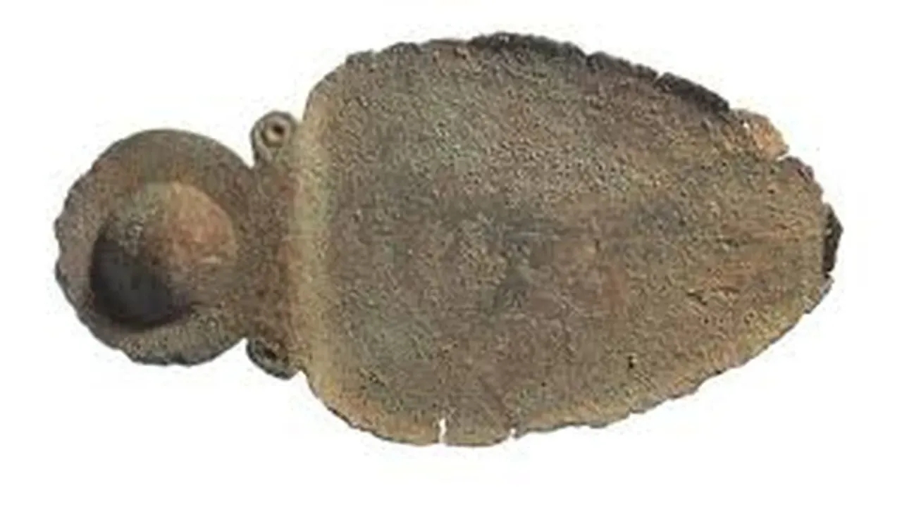 Descoberta de colher de 2.000 anos surpreende arqueólogos no Reino Unido