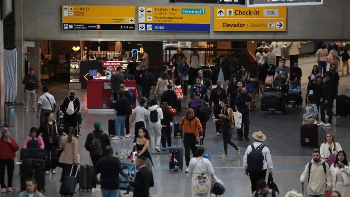 Voos em Guarulhos suspensos devido a drones na pista