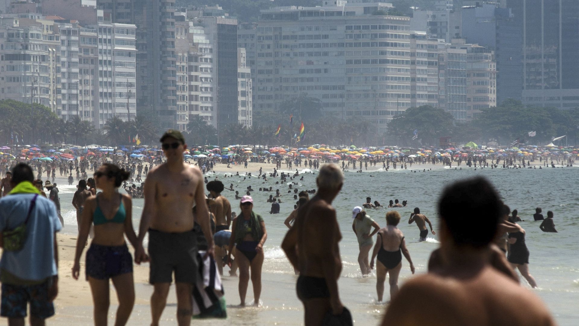 Calor deve continuar em todo o país ao menos até quarta-feira (20)