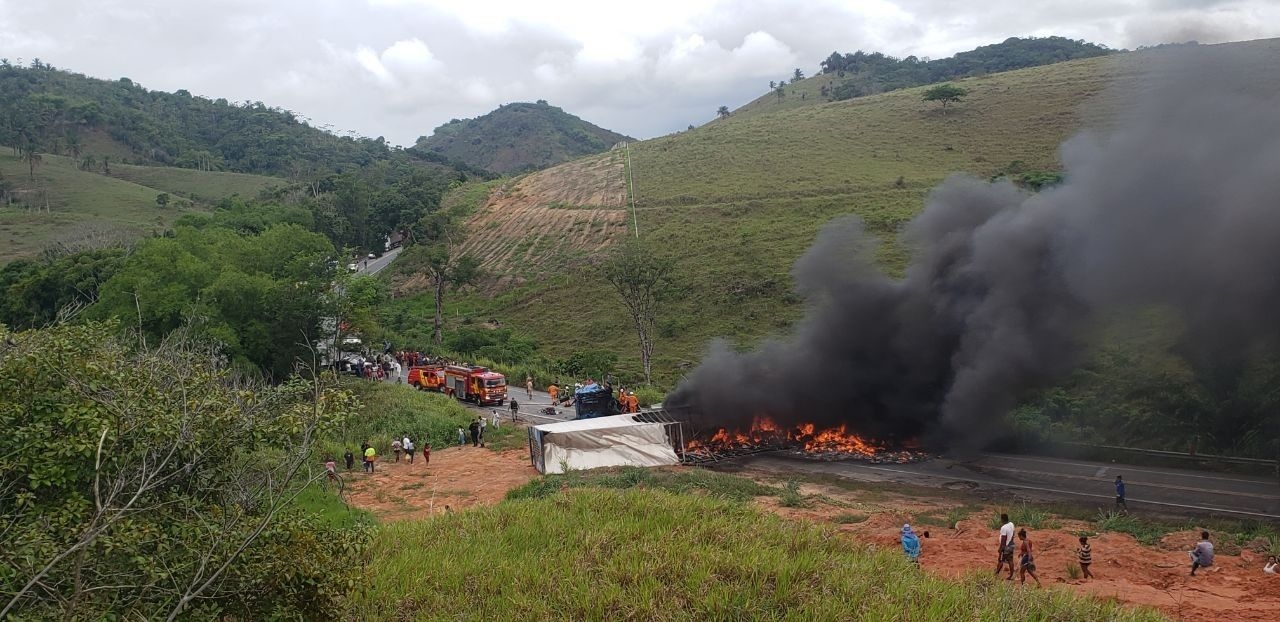 Acidente na BR-101 em Joaquim Gomes deixa três feridos