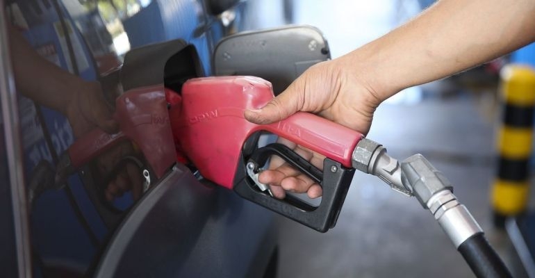 Em um ano, preço do gás de cozinha e da gasolina aumentam em Alagoas