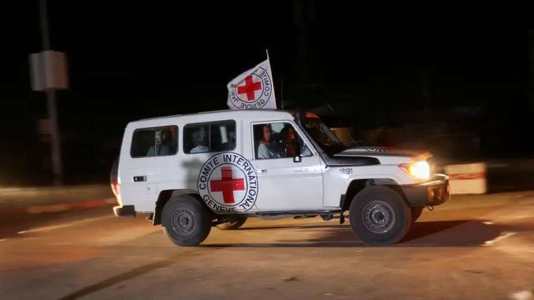 6° dia de trégua: Hamas liberta mais 16 reféns; Veja vídeo