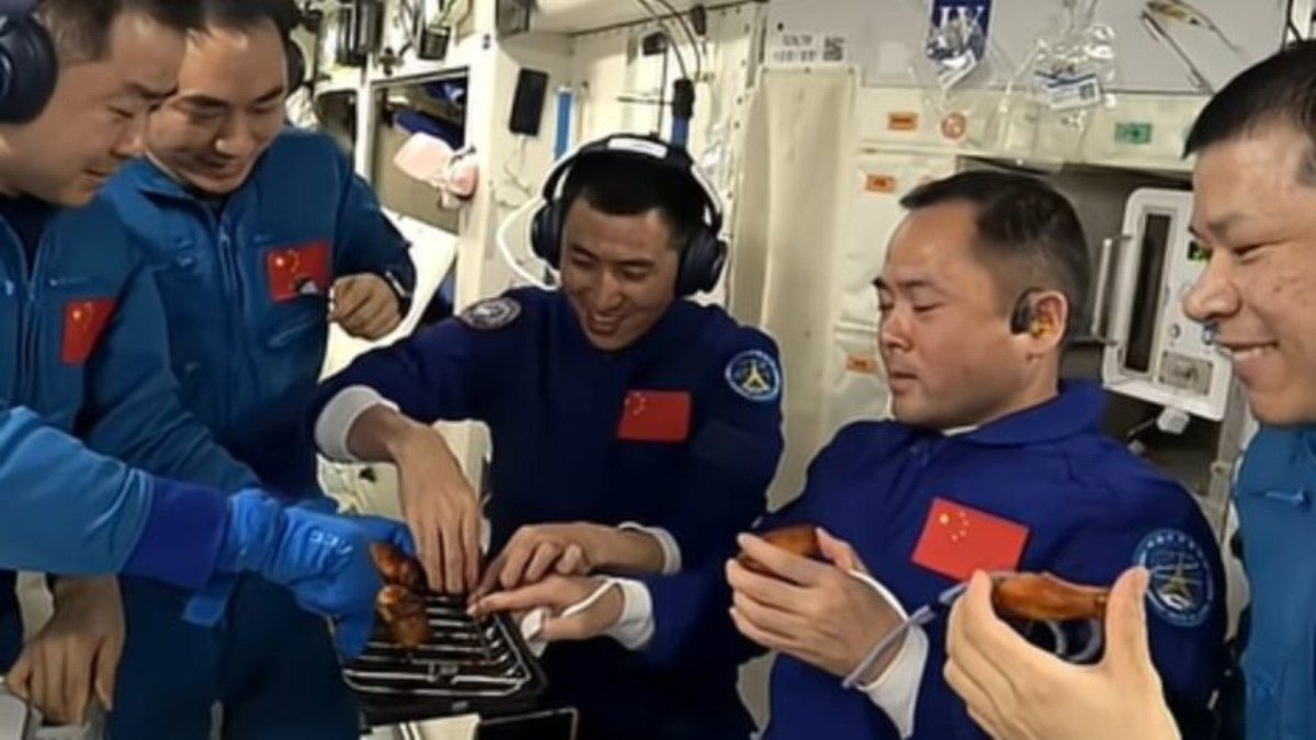 Astronautas chineses à deriva na estação Tiangong