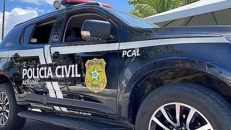 Criança resgatada após morte da mãe em ônibus clandestino