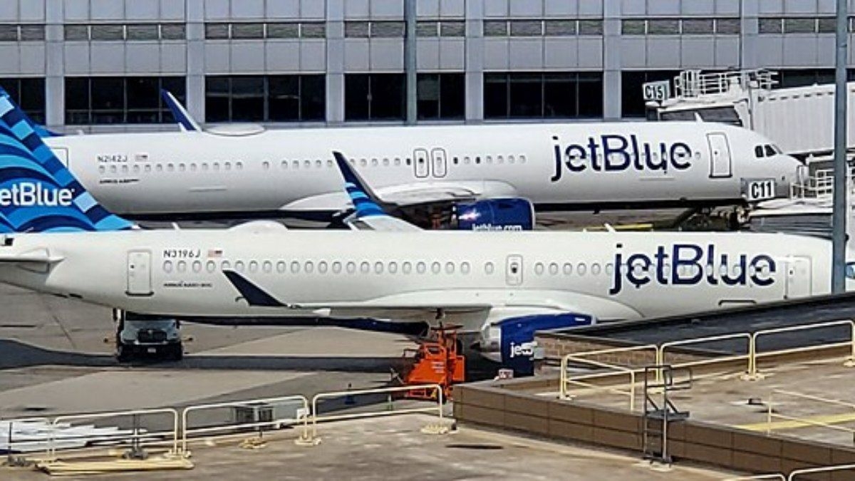 Avião da JetBlue sofre pouso de emergência na Flórida