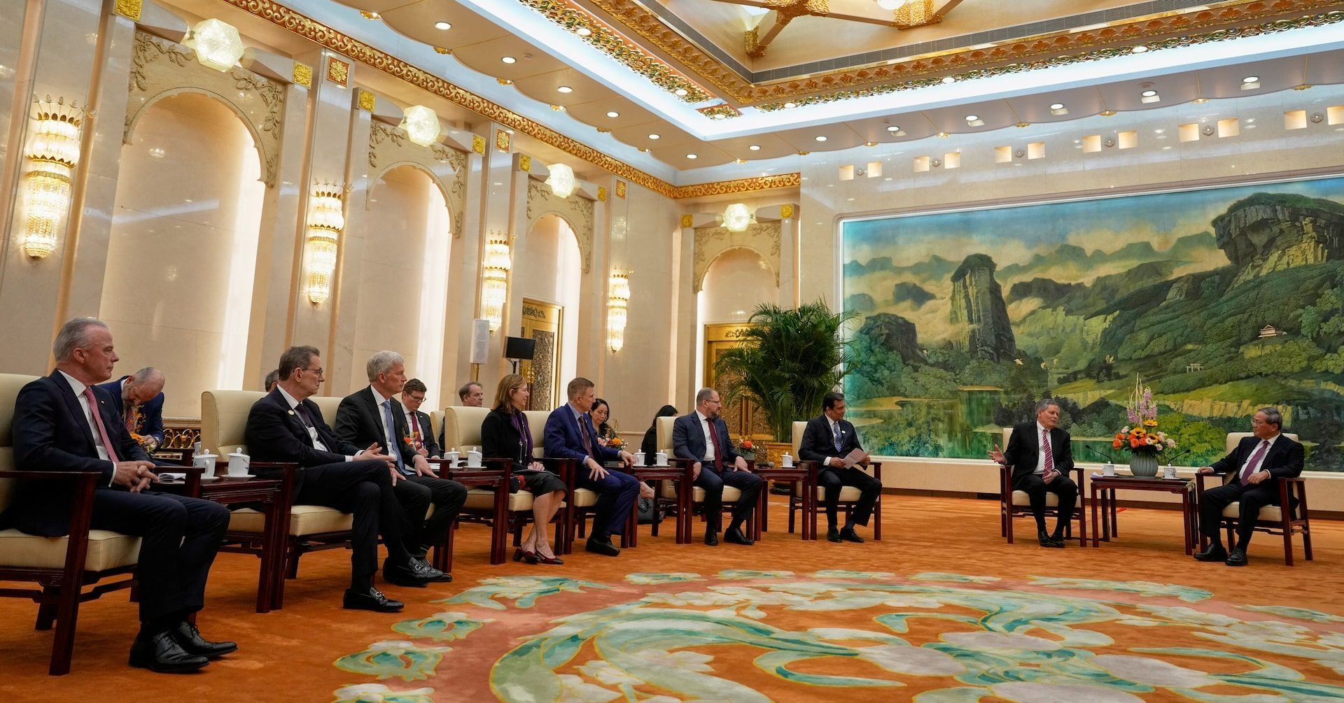 Senador Daines se Reúne com Premier Chinês em Pequim