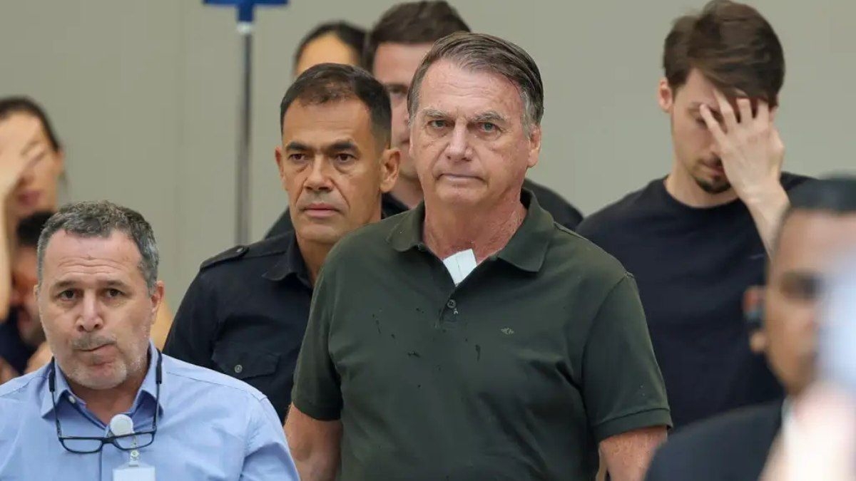 Bolsonaro volta para carceragem após exames no hospital