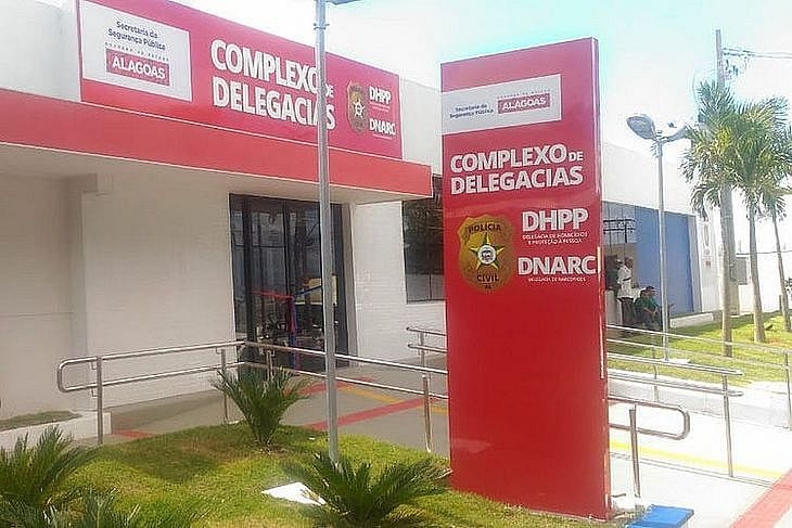 Suspeita de envenenar mãe e filhos teria pesquisado na internet como disfarçar sabor do veneno