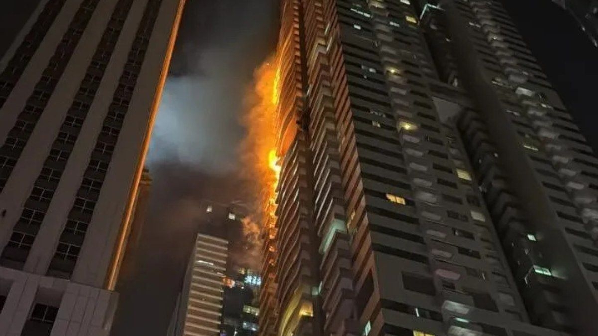 Incêndio de grandes proporções atinge arranha-céu em Dubai