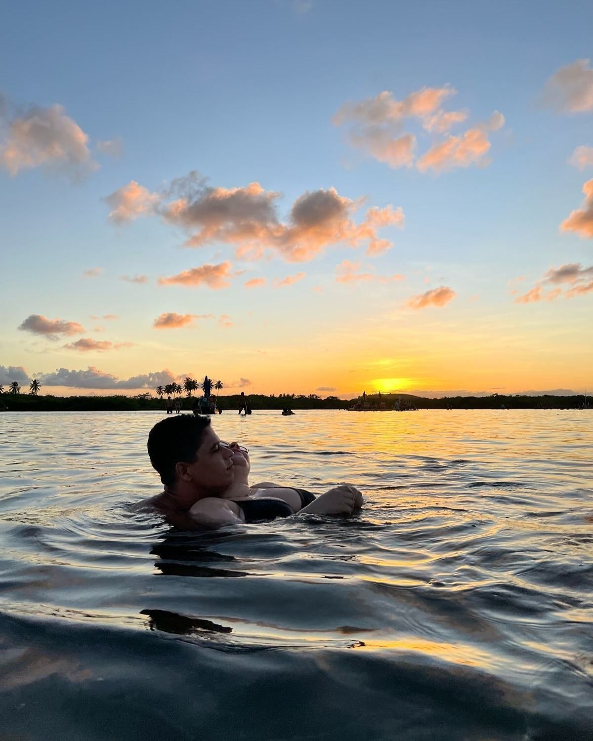 Guilherme do BBB 25 Aproveita Pôr do Sol Romântico em Pernambuco