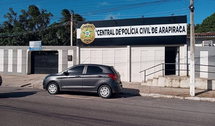 Homem é preso acusado de ameaçar com faca e estuprar a própria filha