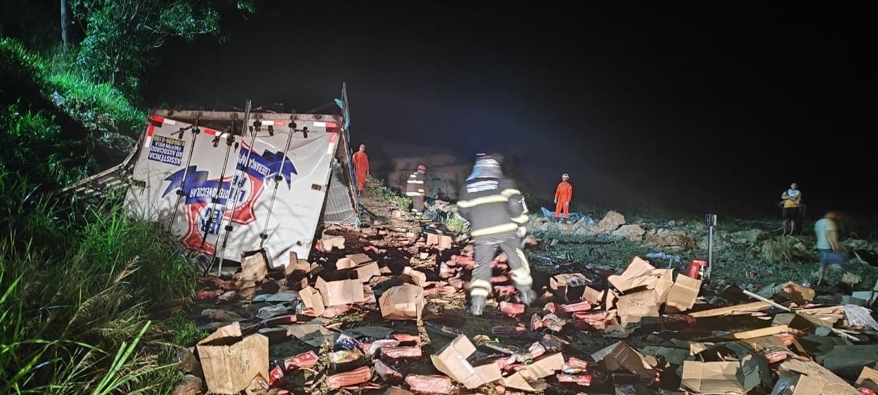 Duas pessoas falecem em acidente com caminhão em Alagoas