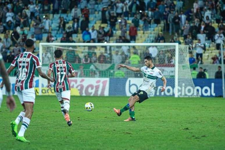 Jovem zagueiro deixa o Coritiba e Mauricio Antônio fica para 2024