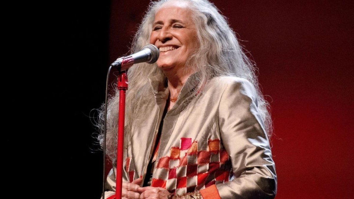 Maria Bethânia revela que pai ganhou na loteria