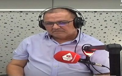 A estupidez coloca-se na primeira fila para ser vista, a inteligência coloca-se na retaguarda para ver