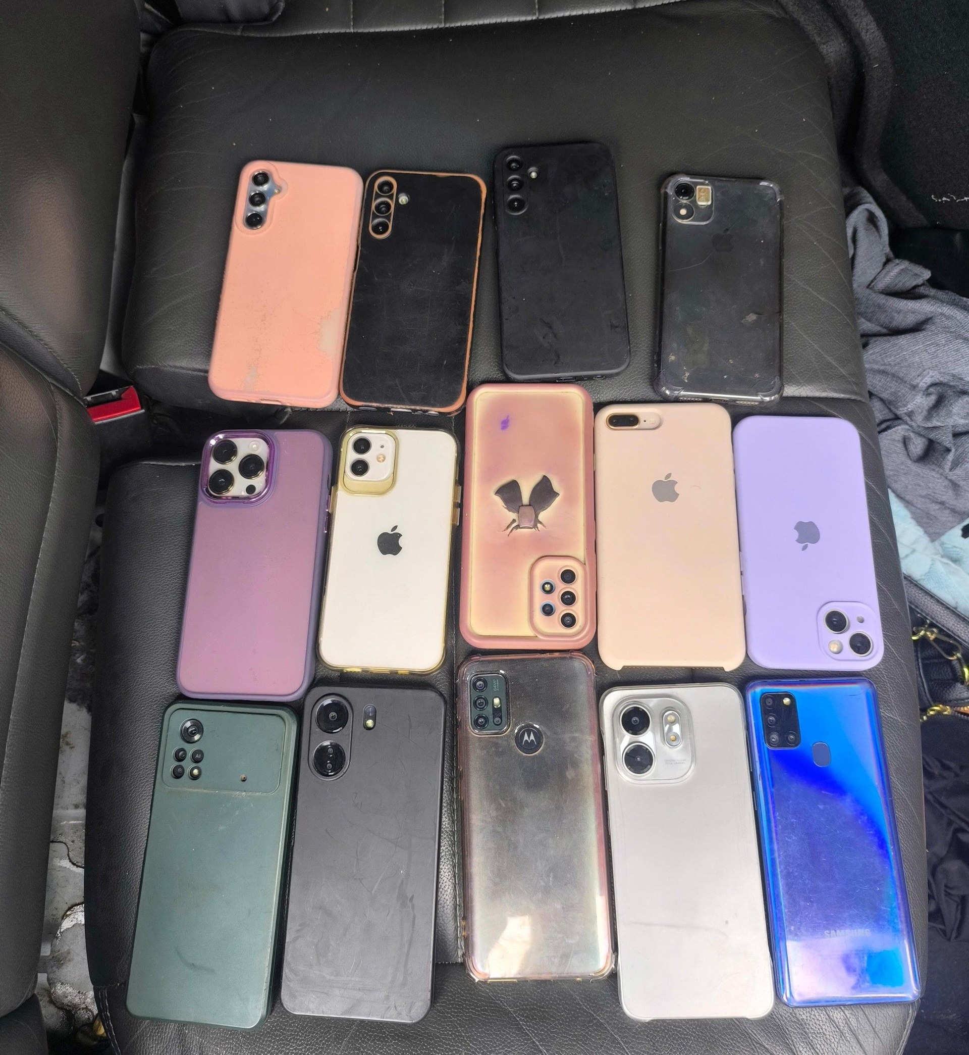 Jovem é preso por furtar 14 celulares durante festas