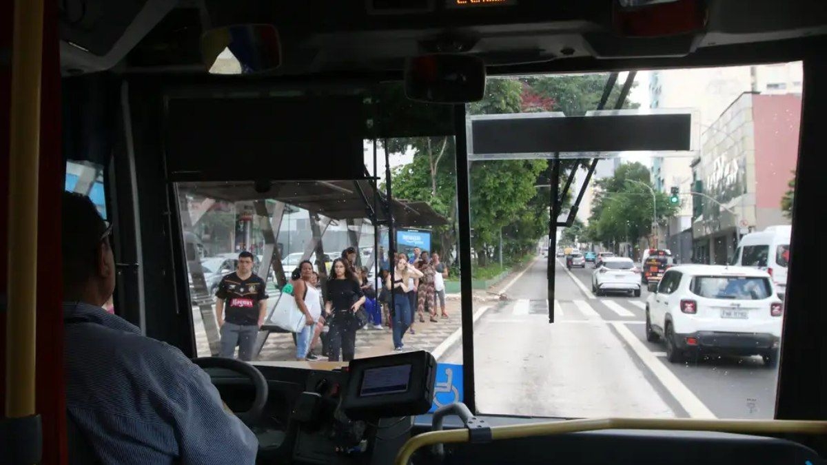 SP registra vandalismo em ônibus durante operação da PM