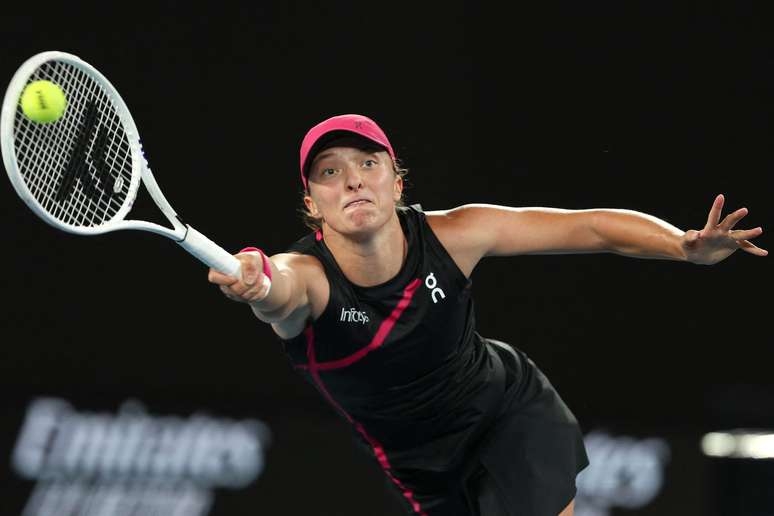 Swiatek perde para tcheca e está eliminada, Alcaraz vence e surpresas seguem adiante; veja o resumo do dia 7 de Australian Open