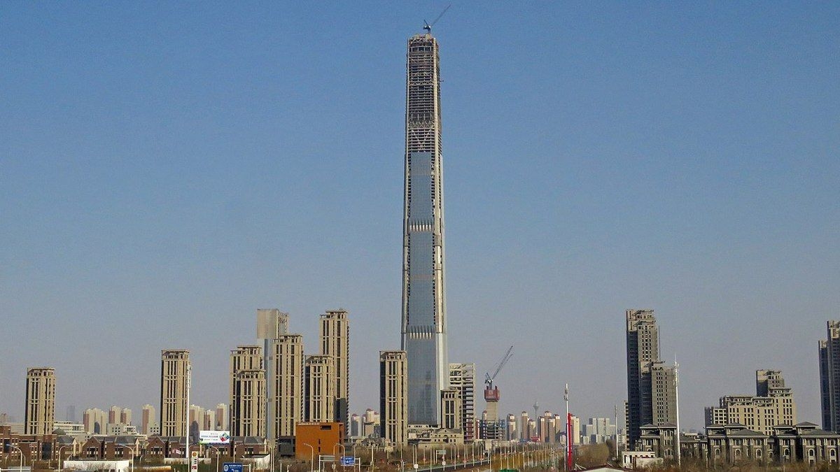 Construção do maior prédio desocupado do mundo é retomada