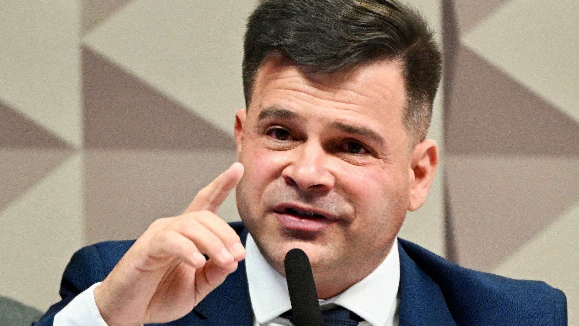 Ex-chefe da PRF que usa tornozeleira terá salário de R$ 18 mil como secretário