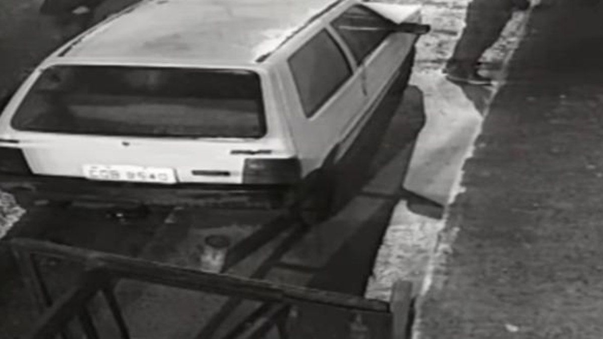 Criminosos roubam carro em São Paulo em vídeo impressionante