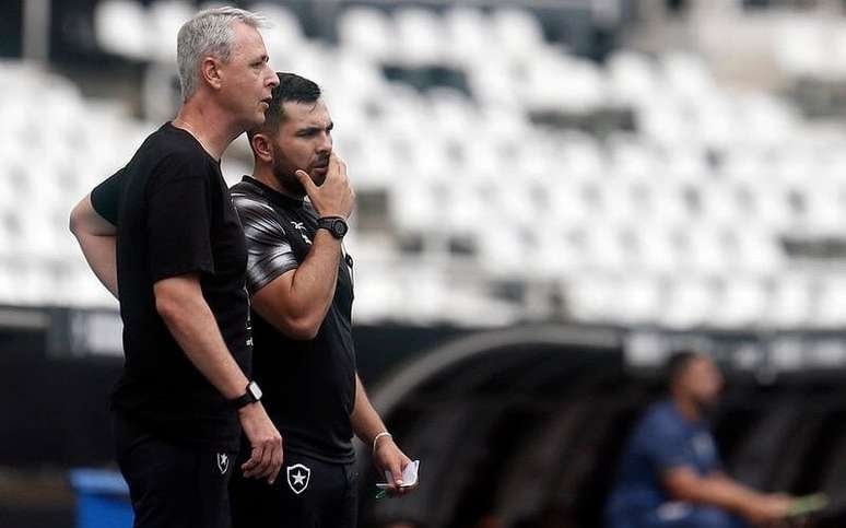 Tiago Nunes opina sobre vaias ao Botafogo: 'Mágoa que existe desde o ano passado'