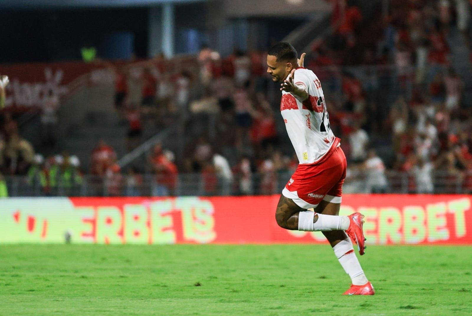 Mikael fala sobre superação e apoio da torcida do CRB