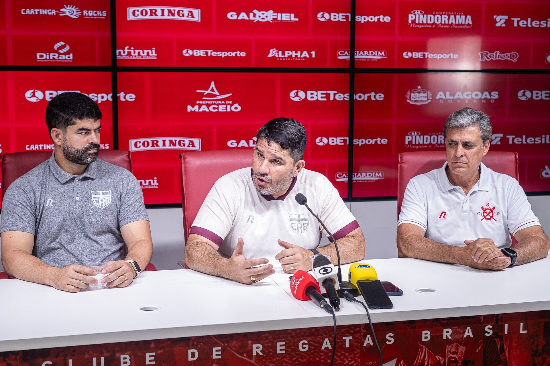 Barroca começa no CRB e elogia trabalho de Louzer