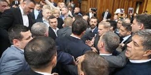 Quando a classe política se une para apresentação em palco