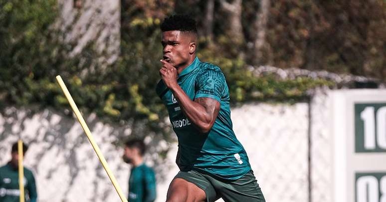 Jamerson retoma posição e Guto tem opções no meio para duelo contra o Corinthians; veja provável escalação