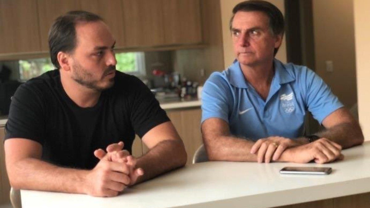 Bolsonaro enfrenta crises de soluço e cuidados médicos