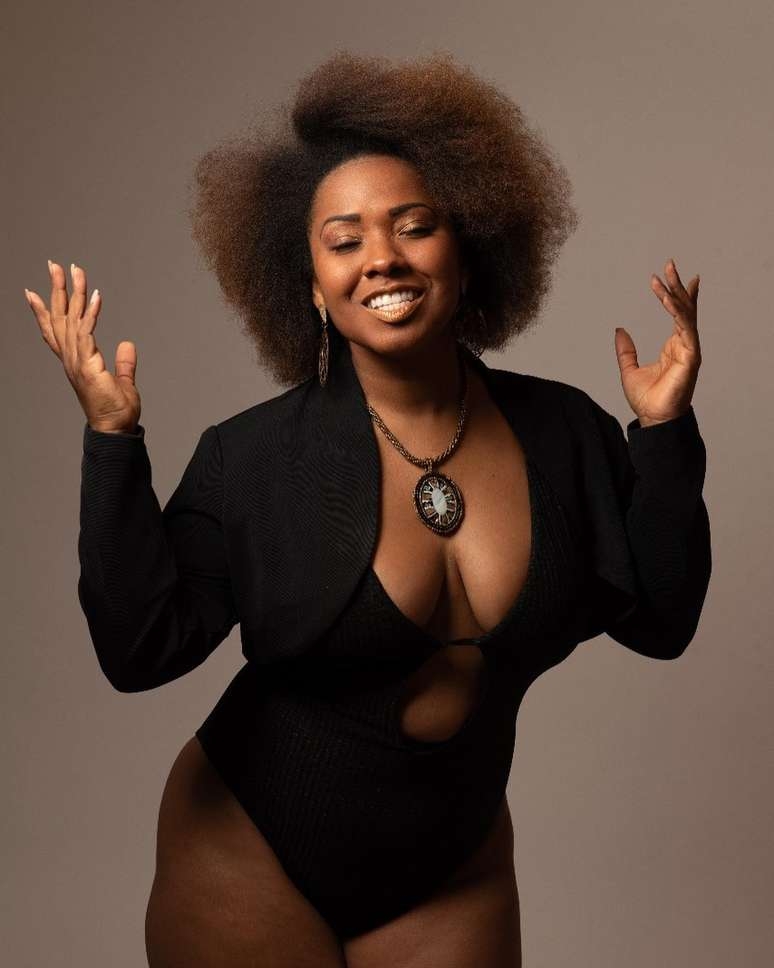 Finalista do "The Voice" chora após vender só 11 ingressos de show