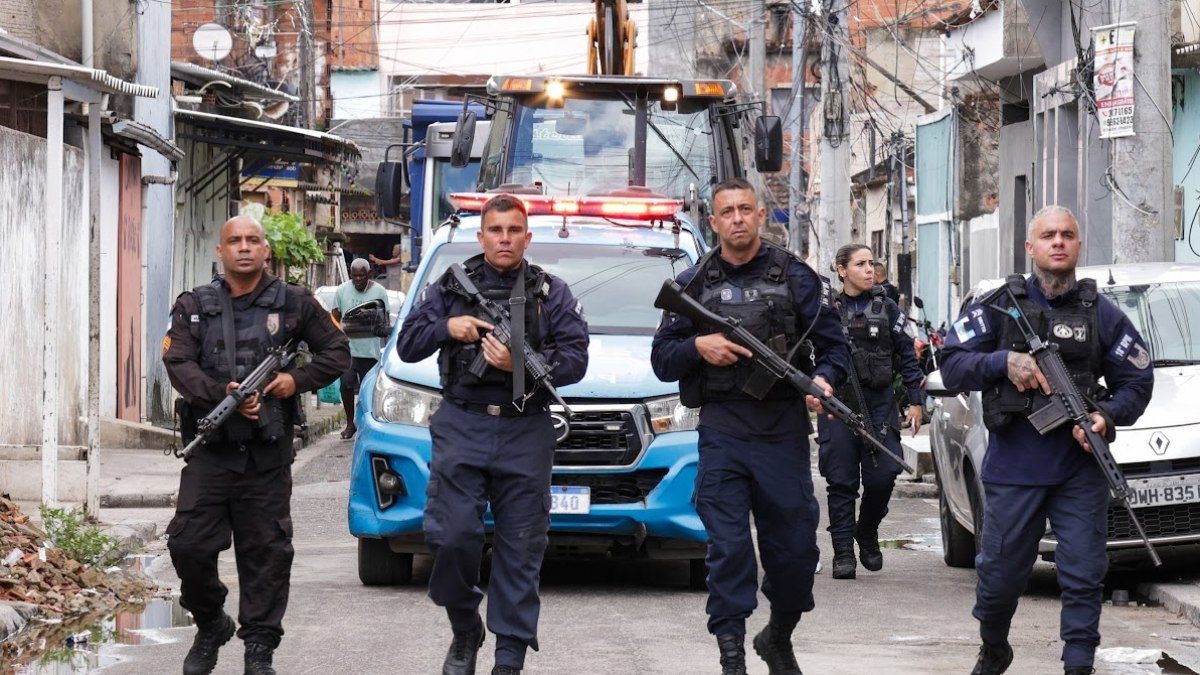 Rio remove 1.800 toneladas de barricadas em operação