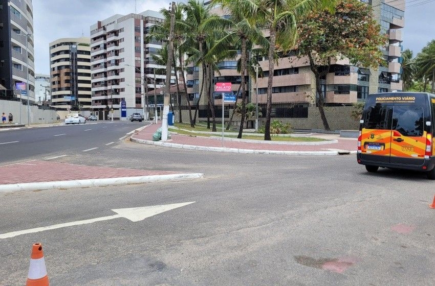 Obra emergencial complica trânsito na avenida da Jatiúca