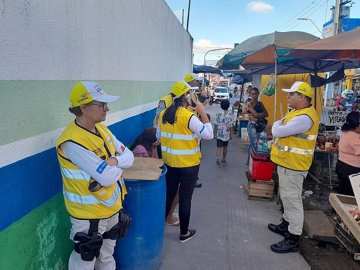 Menina de 11 anos é devolvida à mãe após se perder em feira do Jacitinho