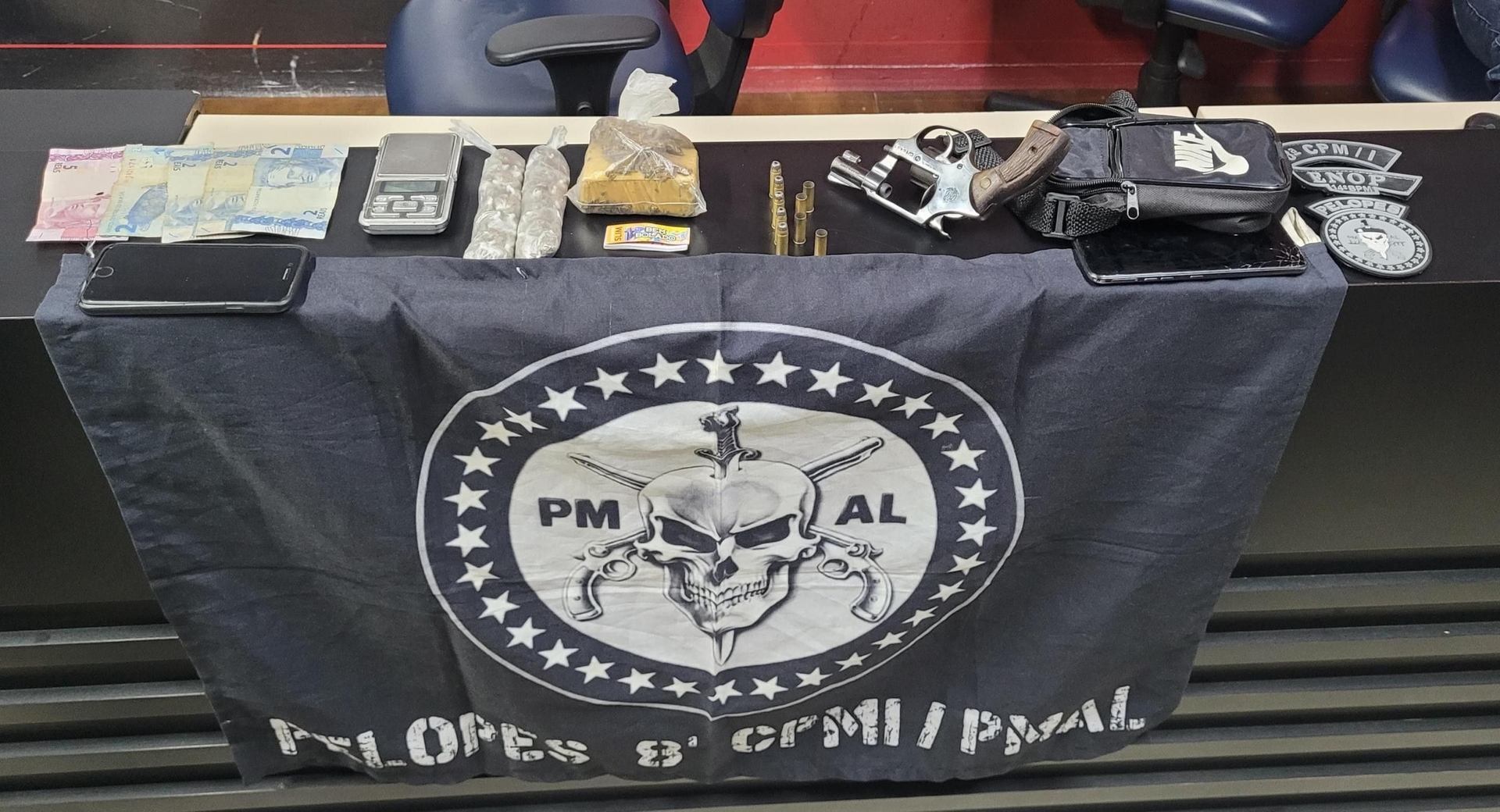 Confronto com a polícia resulta na morte de membro de facção