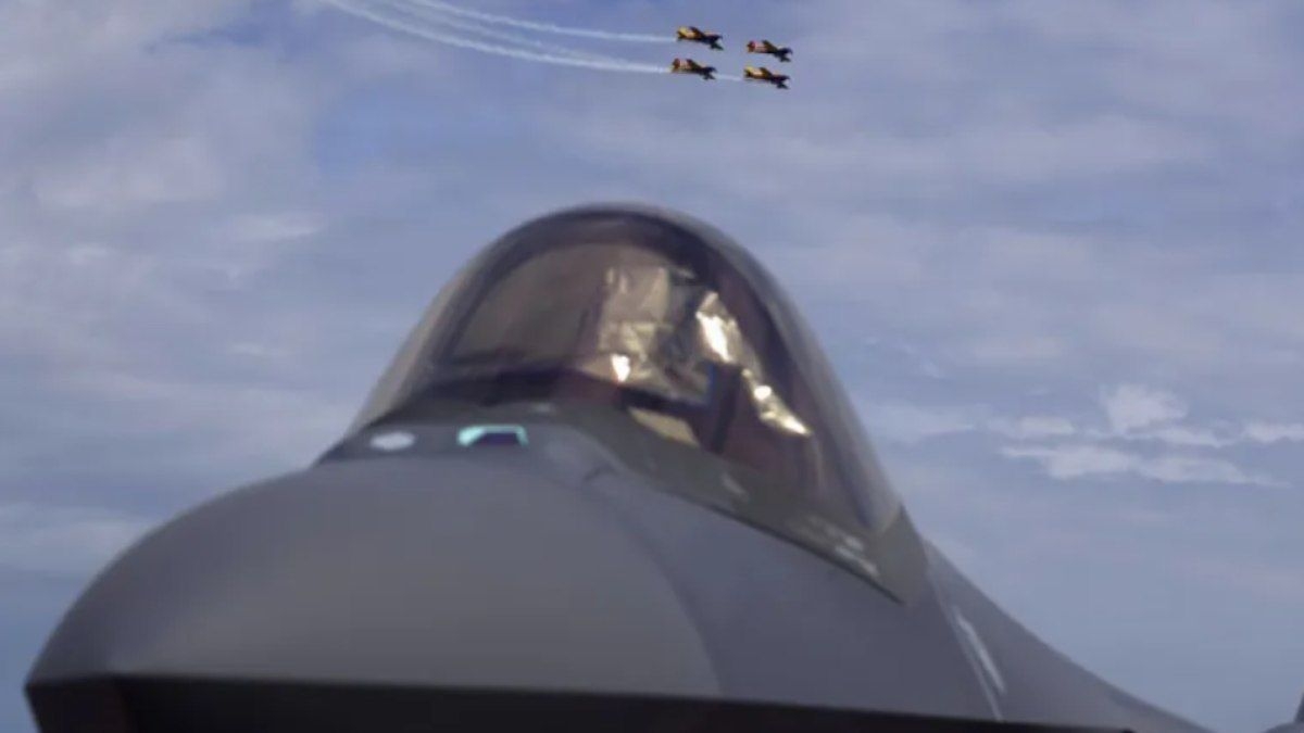 Romênia mobiliza caças após drone russo invadir espaço aéreo