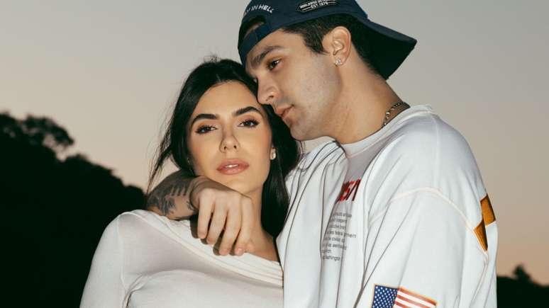 Jade Magalhães exibe cliques inéditos de casamento civil com Luan Santana