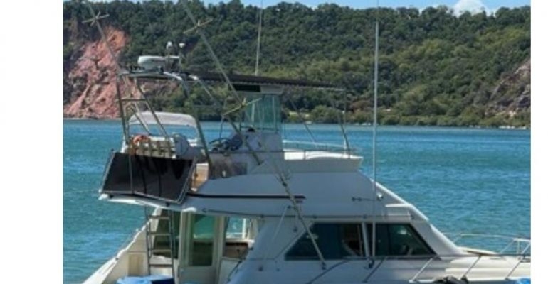 Barco de Arthur Lira afunda em marina na Barra de São Miguel; ninguém se feriu