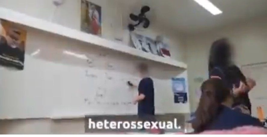 Professora é demitida após ser filmada ensinando linguagem neutra em escola privada de Santa Catarina
