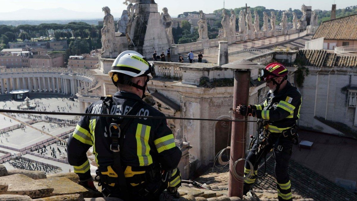 Sigilo no conclave é jurado por mais de 30 pessoas
