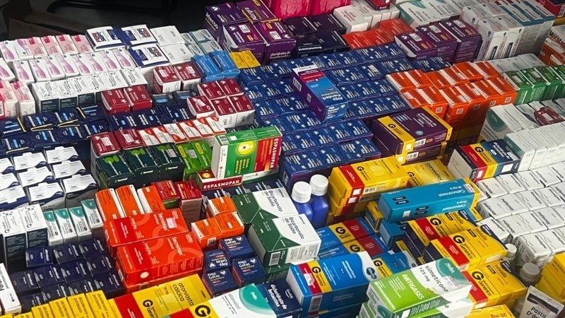 Vigilância Sanitária autua farmácia em supermercado clandestino