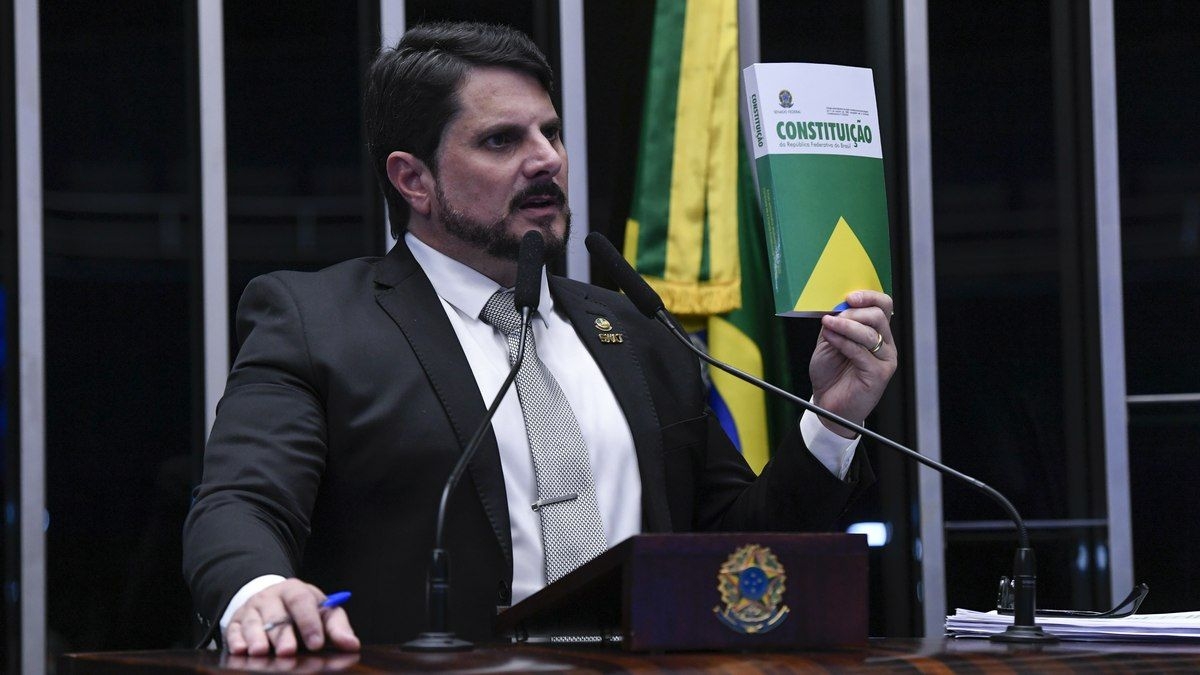 Senador Marcos do Val tem contas bloqueadas pelo STF