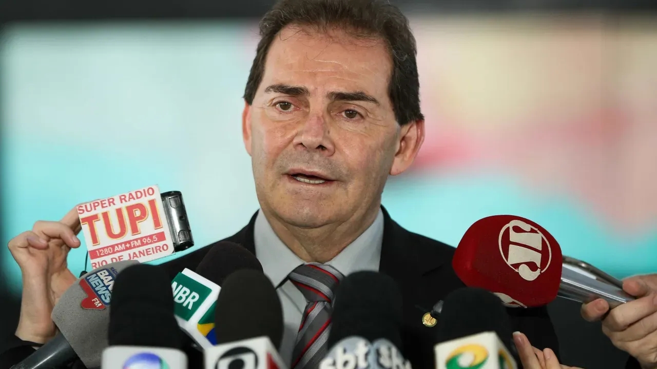 PL critica Paulinho, Aécio e Temer em reunião intensa