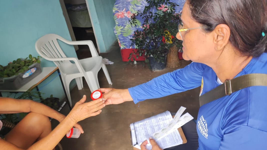 Secretaria de Saúde de Penedo realiza ação de controle de esquistossomose