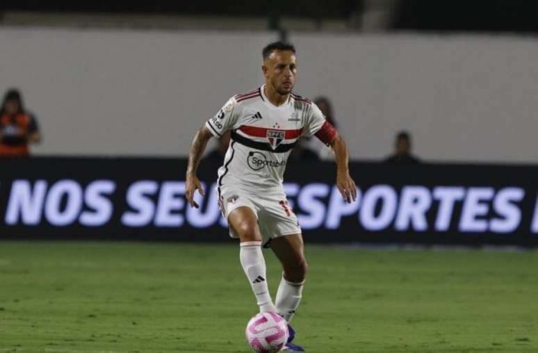 São Paulo evita pressa e deve preservar Rafinha na primeira partida do Paulistão