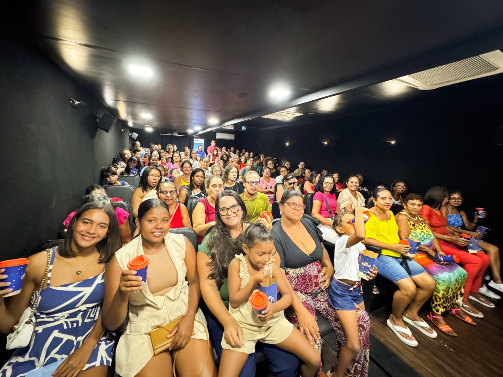 Cine Caixa CAP recebe famílias de Penedo em lotação máxima