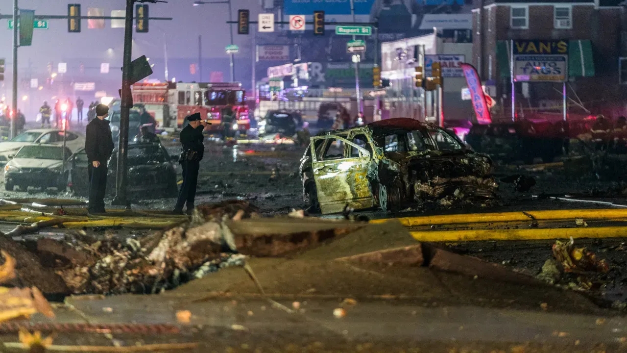 Acidente com avião na Filadélfia causa incêndio e mortes