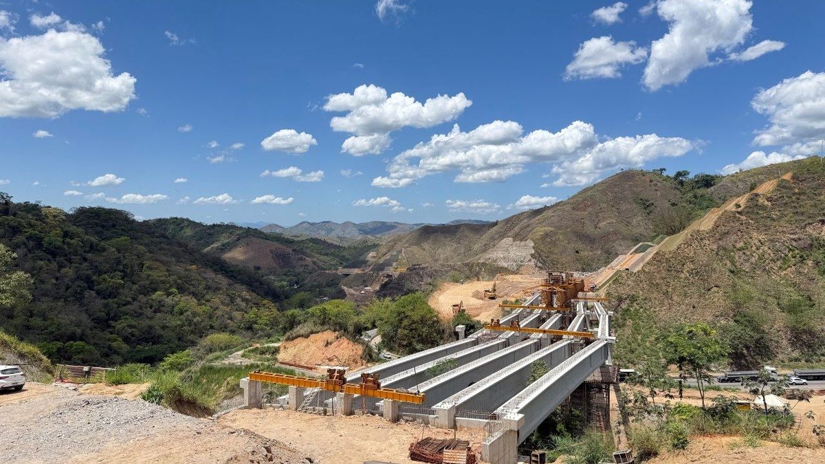 Desmonte de rochas bloqueia Serra das Araras esta semana
